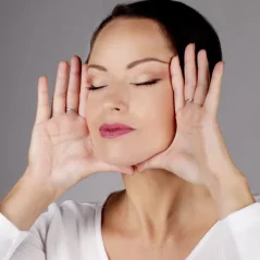 Kurz estetického tejpování+ navazující kurz obličejové jógy (pro pokročilé)