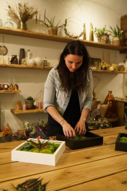 Mechový obraz - Termíny kurzu: 13.11. 2025 od 16.30, Barva obrazu: Černý rám