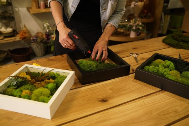 Mechový obraz - Termíny kurzu: 13.11. 2025 od 16.30, Barva obrazu: Černý rám