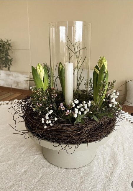 Jarní dekorace z cibulovin v originální nádobě